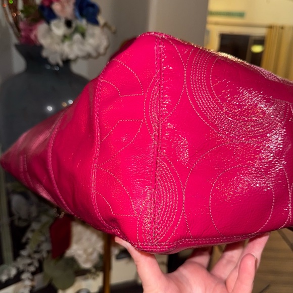 COACH 2009 Alex Op Art Patent Leather Pink / Silver Tote w large hangtag - EUC - Picture 9 of 15